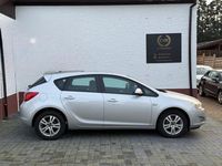 Gebraucht Opel Astra 140 PS (102 kW) 2010 Silber Limousine