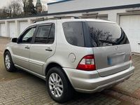Gebraucht Mercedes ML500 292 PS (214 kW) 2005 Silber SUV