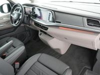 Gebraucht VW Multivan Life 150 PS (110 kW) 2025 Monosilber metallic/deep black Van