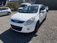 Gebraucht Hyundai i20 Edition 86 PS (63 kW) 2012 Weiß Kleinwagen