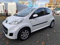 Gebraucht Peugeot 107 Urban Move 68 PS (50 kW) 2011 Weiß Kleinwagen