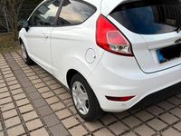 Gebraucht Ford Fiesta 65 PS (47 kW) 2014 Weiß Kleinwagen