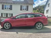 Gebraucht Ford Focus Trend 140 PS (102 kW) 2011 Rot Kombi