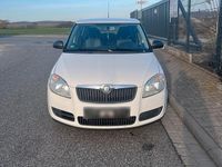 Gebraucht Skoda Fabia 60 PS (44 kW) 2010 Weiß Limousine