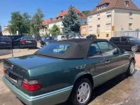 Gebraucht Mercedes E220 150 PS (110 kW) 1993 Malachitgrün Cabrio