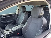 Gebraucht VW Passat 150 PS (110 kW) 2024 Silber Kombi