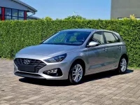 Gebraucht Hyundai i30 Select 120 PS (88 kW) 2022 Silber Limousine