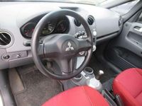 Gebraucht Mitsubishi Colt Invite 95 PS (69 kW) 2006 Haagsilber (m) Kleinwagen