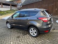 Gebraucht Ford Kuga Titanium 150 PS (110 kW) 2018 Grau SUV