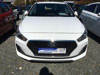 Gebraucht Hyundai i30 Select 120 PS (88 kW) 2019 Weiß Kombi