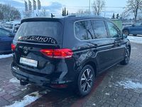 Gebraucht VW Touran Highline 150 PS (110 kW) 2022 Schwarz Van / Kleinbus