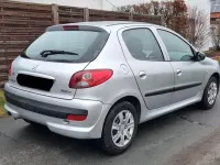 Gebraucht Peugeot 206+ 68 PS (50 kW) 2009 Silber Kleinwagen