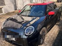 Gebraucht Mini Cooper SE 160 kW (218 PS) 2024 Schwarz Kleinwagen