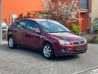 Gebraucht Ford Focus Ghia 101 PS (74 kW) 2005 Rot Limousine