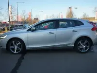Gebraucht Volvo V40 Momentum 122 PS (89 kW) 2017 Silber Limousine