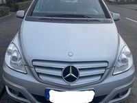 Gebraucht Mercedes B180 109 PS (80 kW) 2011 Silber Van / Kleinbus