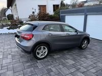 Gebraucht Mercedes GLA200 Urban 156 PS (114 kW) 2017 Grau SUV