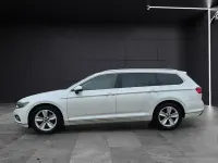 Gebraucht VW Passat Elegance 150 PS (110 kW) 2022 Oryxweiß perlmutteffekt Kombi