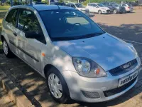 Gebraucht Ford Fiesta Ambiente 60 PS (44 kW) 2007 Polarsilber metallic Kleinwagen