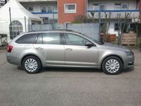 gebraucht Skoda Octavia 2.0 TDI Ambition Aut./ Navi / Klimaaut./PDC