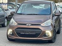 Gebraucht Hyundai i10 Edition 67 PS (49 kW) 2015 Braun Kleinwagen