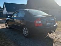 Gebraucht Kia Cerato 105 PS (77 kW) 2005 Schwarz Limousine