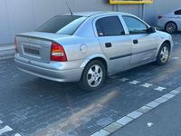 Używany Opel Astra 101 KM (74 kW) 1999 Srebrny Sedan/Limuzyna