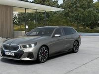 Neu BMW 550e M Sport 489 PS (359 kW) 2026 Oxidgrau (grau) Kombi
