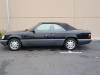 Gebraucht Mercedes E220 150 PS (110 kW) 1995 Schwarz Cabrio