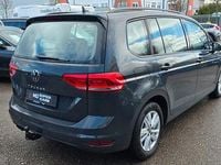 Gebraucht VW Touran 150 PS (110 kW) 2023 Grau Van / Kleinbus