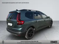 Neu Dacia Jogger Extreme 141 PS (103 kW) 2026 Zedergrün Van / Kleinbus