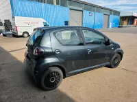 Gebraucht Toyota Aygo 68 PS (50 kW) 2011 Schwarz Kleinwagen