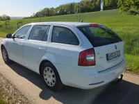 Gebraucht Skoda Octavia Ambition 105 PS (77 kW) 2012 Weiß Kombi