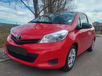 Gebraucht Toyota Yaris 69 PS (50 kW) 2014 Rot Kleinwagen
