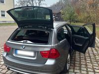 Gebraucht BMW 320 184 PS (135 kW) 2012 Grau Kombi