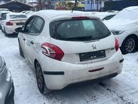 Gebraucht Peugeot 208 Access 68 PS (50 kW) 2013 Weiß Kleinwagen