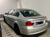 Gebraucht BMW 318 129 PS (94 kW) 2007 Silber Limousine
