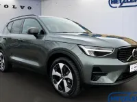 Neu Volvo XC40 Plus 197 PS (144 kW) 2025 Grün SUV