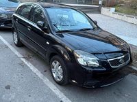 Second-hand Kia Rio 97 CP (71 kW) 2011 Negru Hatchback