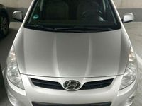 Gebraucht Hyundai i20 Classic 77 PS (56 kW) 2010 Silber Limousine