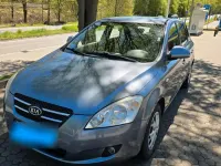 Używany Kia Ceed 80 KM (58 kW) 2008 Niebieski Hatchback