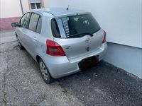 Gebraucht Toyota Yaris 70 PS (51 kW) 2006 Silber Kleinwagen