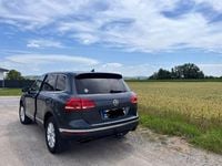 Gebraucht VW Touareg 262 PS (192 kW) 2015 Grau SUV