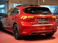 Używany Ford Focus Vignale 182 KM (133 kW) 2020 Czerwony Sedan/Limuzyna