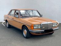 Gebraucht Mercedes E280 177 PS (130 kW) 1976 Orange Limousine