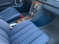 Gebraucht Mercedes E230 136 PS (100 kW) 1985 Grau Limousine