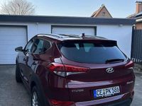 Gebraucht Hyundai Tucson Intro Edition 132 PS (97 kW) 2016 Rot SUV