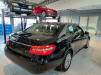 Usado Mercedes E220 Elegance 170 CV (125 kW) 2010 Azul Berlina