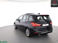 Gebraucht BMW 220 Gran Tourer Luxury Line 178 PS (130 kW) 2021 Saphirschwarz Van / Kleinbus