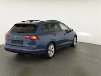 Neu VW Golf VIII Life 150 PS (110 kW) 2026 Anemonenblau metallic Kombi